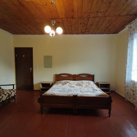 Guest House Katia Mestia Bagian luar foto